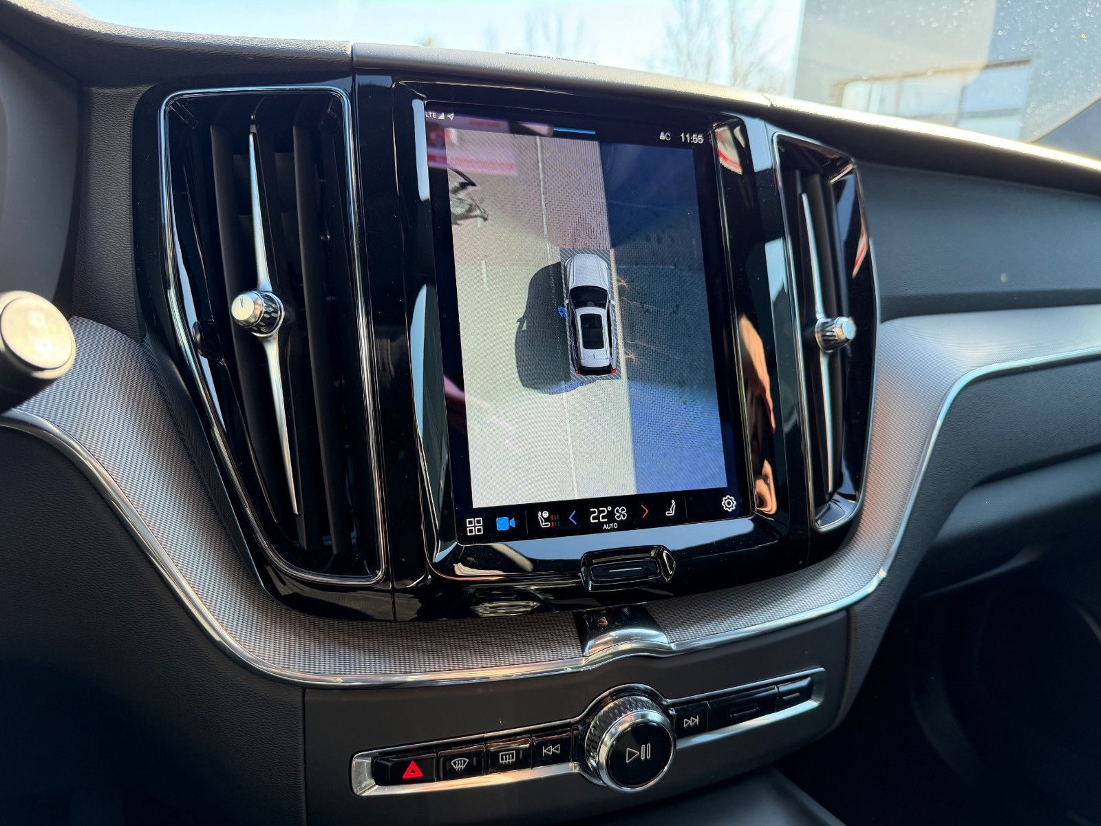 Fahrzeugabbildung Volvo XC60 B4 B Plus Dark*H&K*360°*PANO*AHK*STHZG*