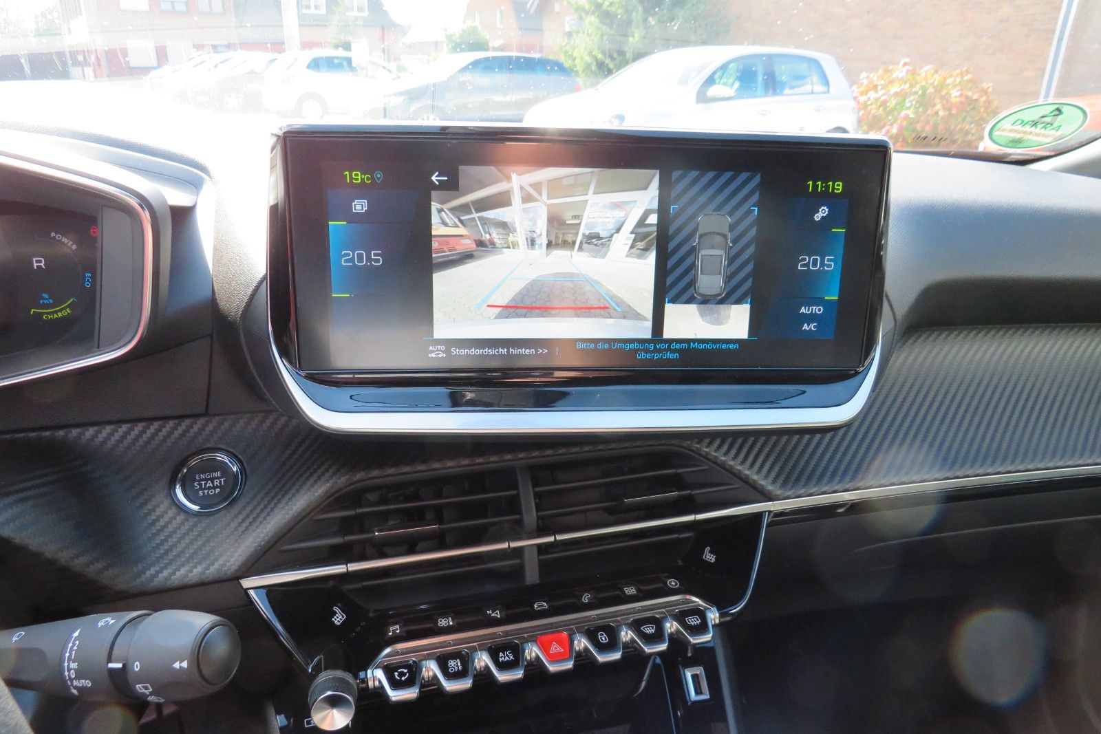 Fahrzeugabbildung Peugeot 2008 e- Allure Pack NAVI KAMERA ACC PDC SITZH 1H