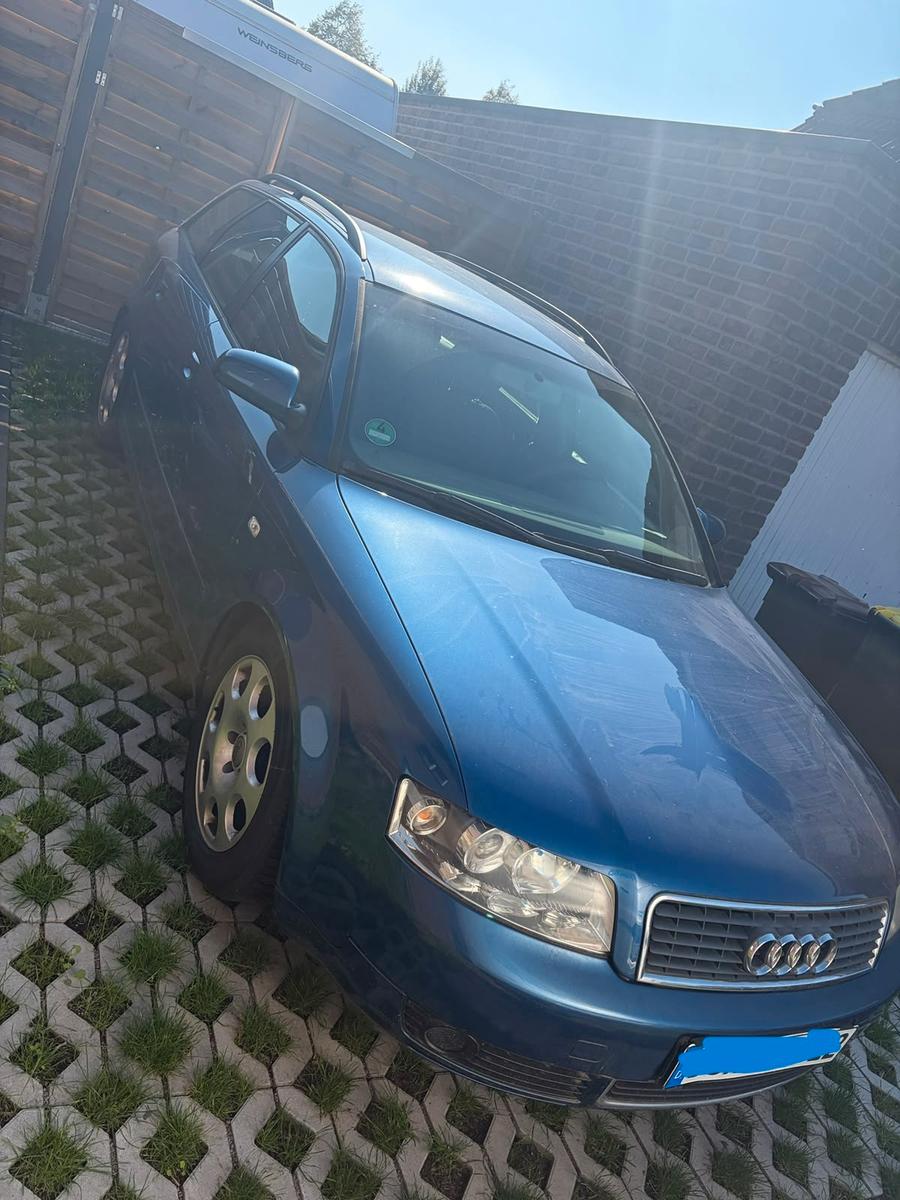 Audi A4 2004 — rear view