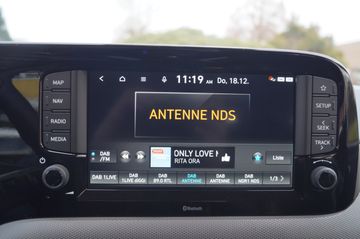 Hyundai i10 1.0AUT-NAVI-KLIMA-KAMERA-TEMPOMAT-KAMERA-PDC