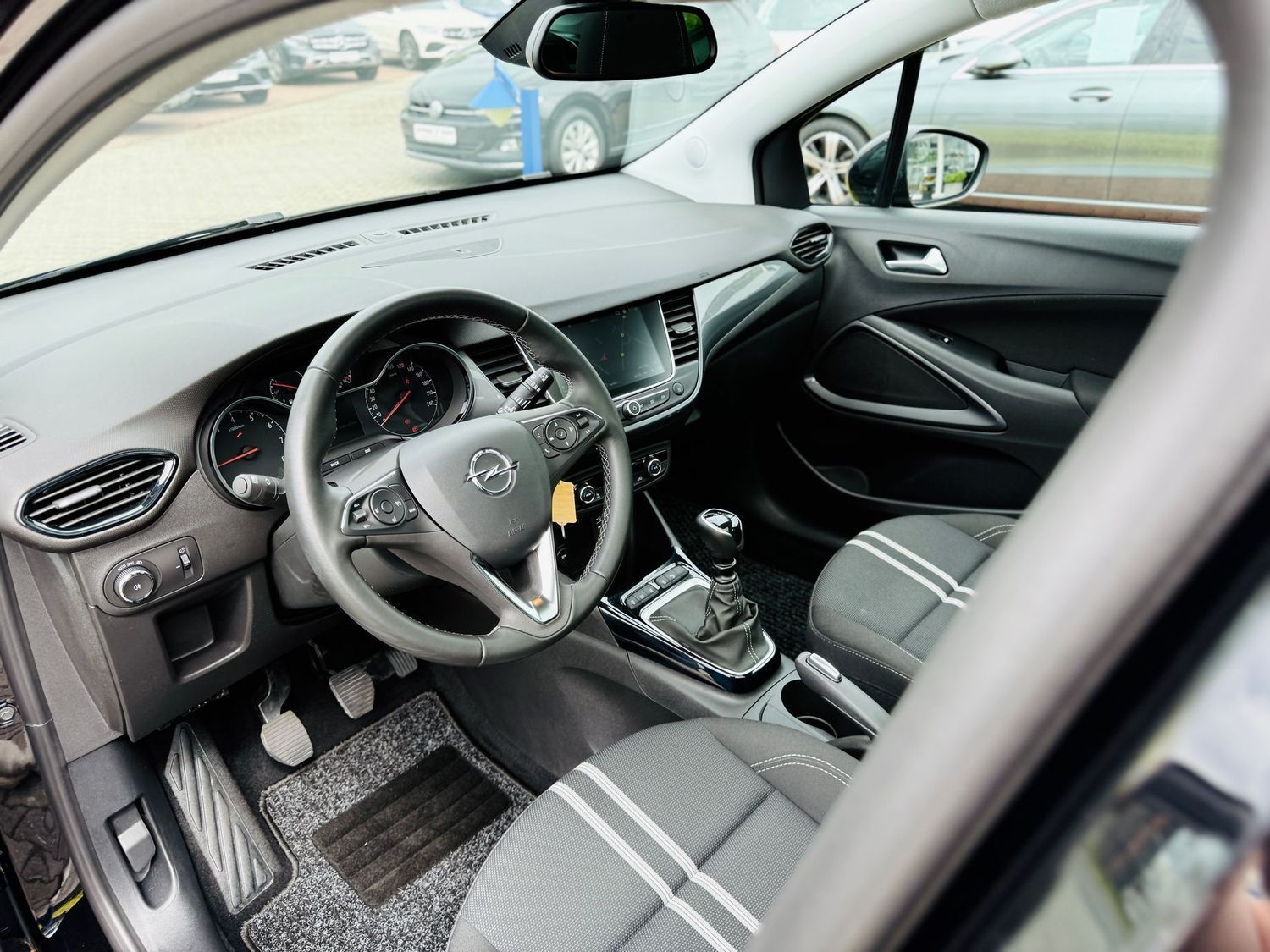 Fahrzeugabbildung Opel Crossland X 1,2 T ELEG., Navi, Panod, LED, RFK,