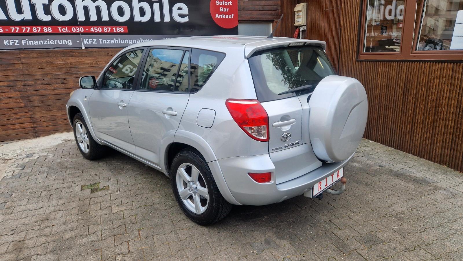 TOYOTA RAV4 - 2.2 177 CV - ATTELAGE - RÉGULATEUR DE VITESSE