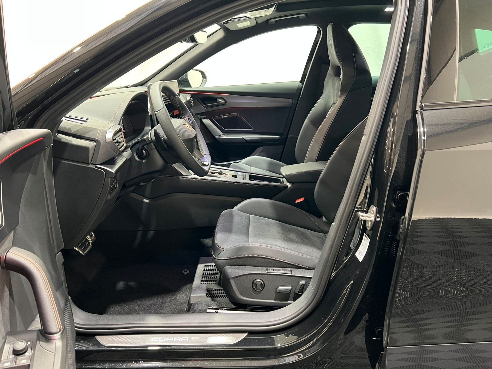 Fahrzeugabbildung CUPRA Formentor VZ 2.0 TSI 4Drive AHK PANO DSG