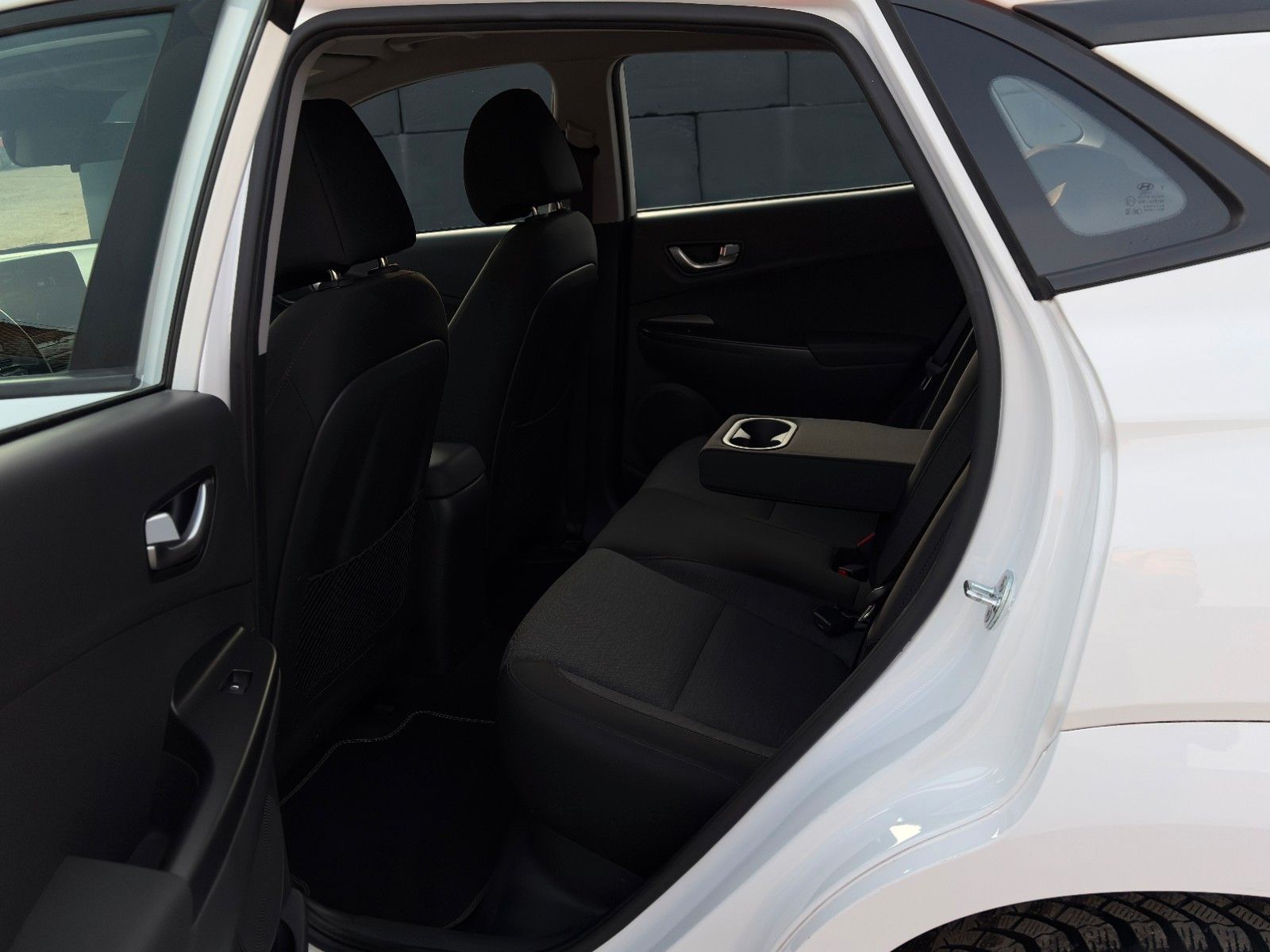 Fahrzeugabbildung Hyundai Kona Elektro Select 2WD CarPlay SHZ LHZ ACC