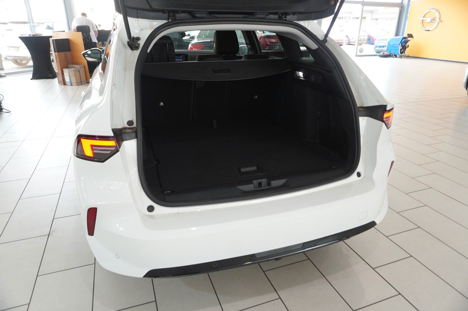 Fahrzeugabbildung Opel Astra L ST 1.5D ELEGANCE NAVI/LED/KAMERA/SH/DAB+