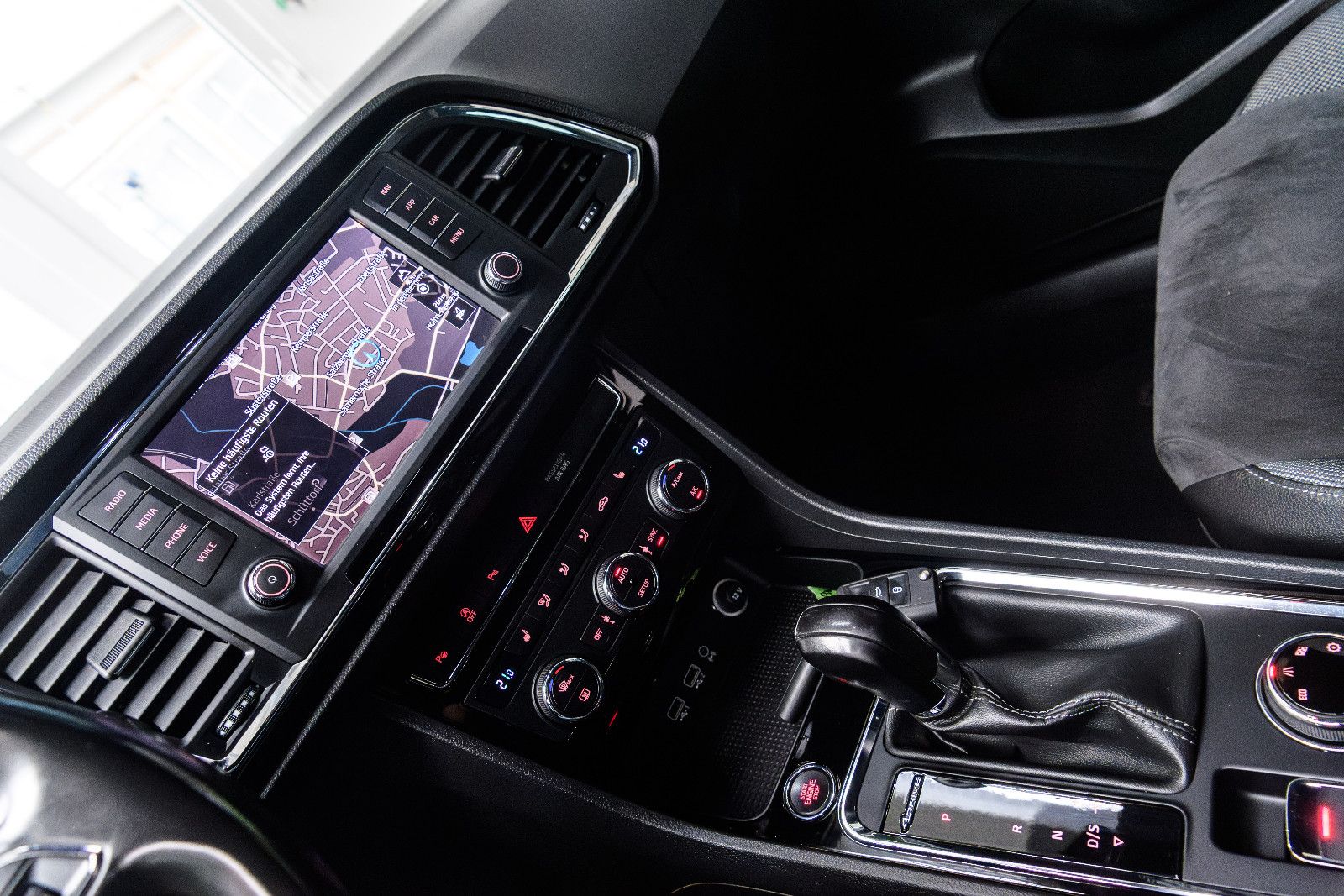 Fahrzeugabbildung SEAT Ateca Xcellence 4Drive +DSG+ Navi + AHK + Kamera