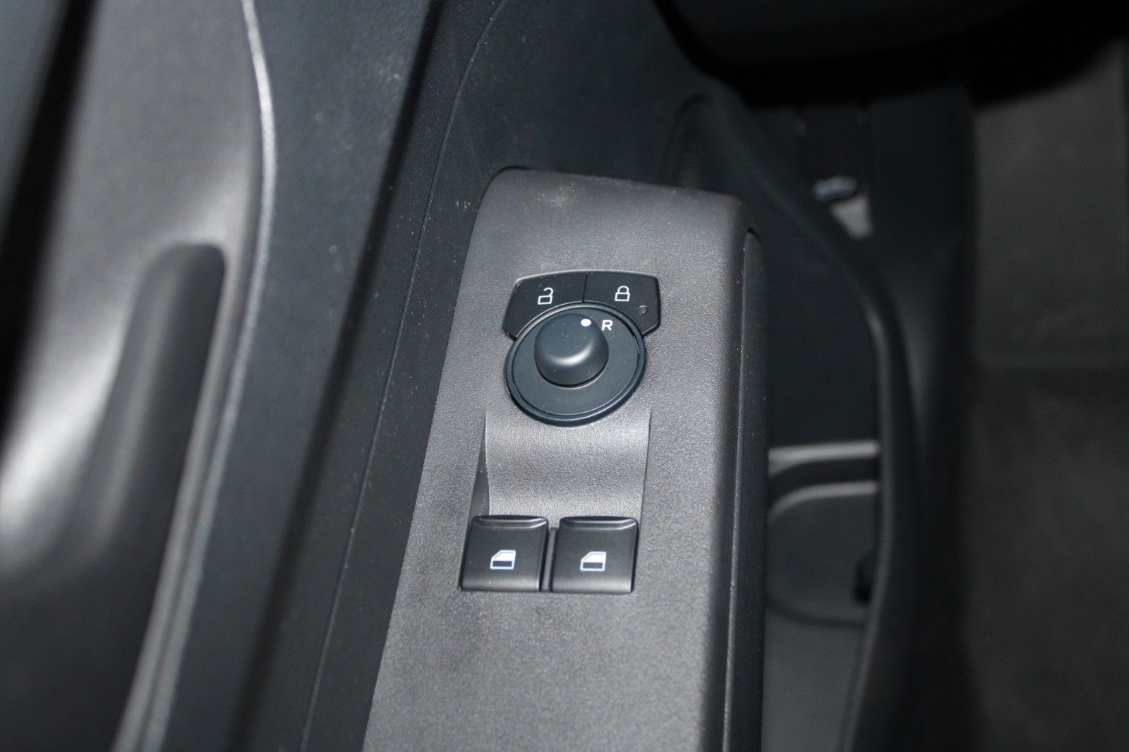 Fahrzeugabbildung Ford Transit Courier TREND Kasten KLIMA WinterPaket2