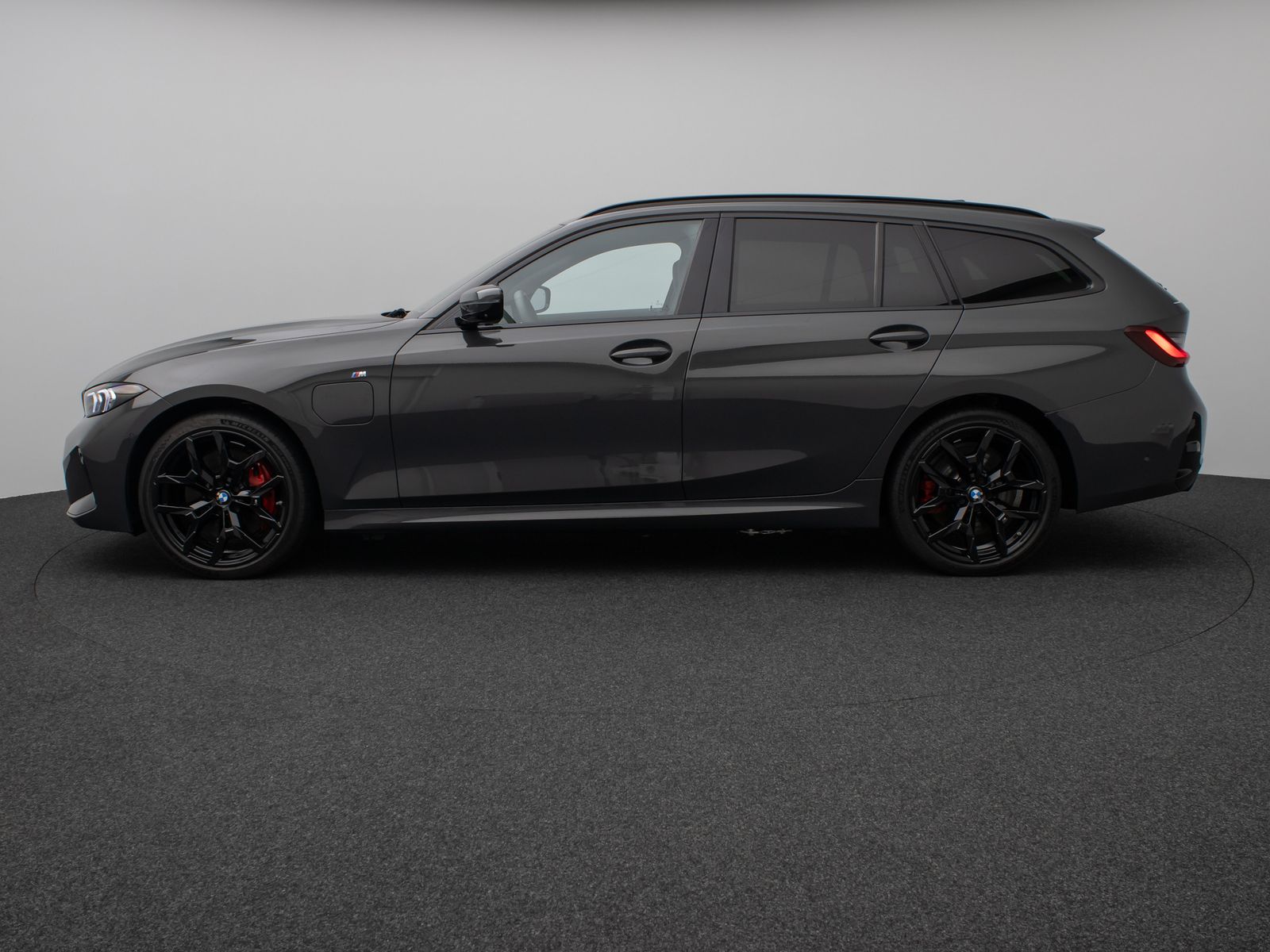 Fahrzeugabbildung BMW 330e M Sport Pro Panorama 360°HUD DAB HiFi AHK