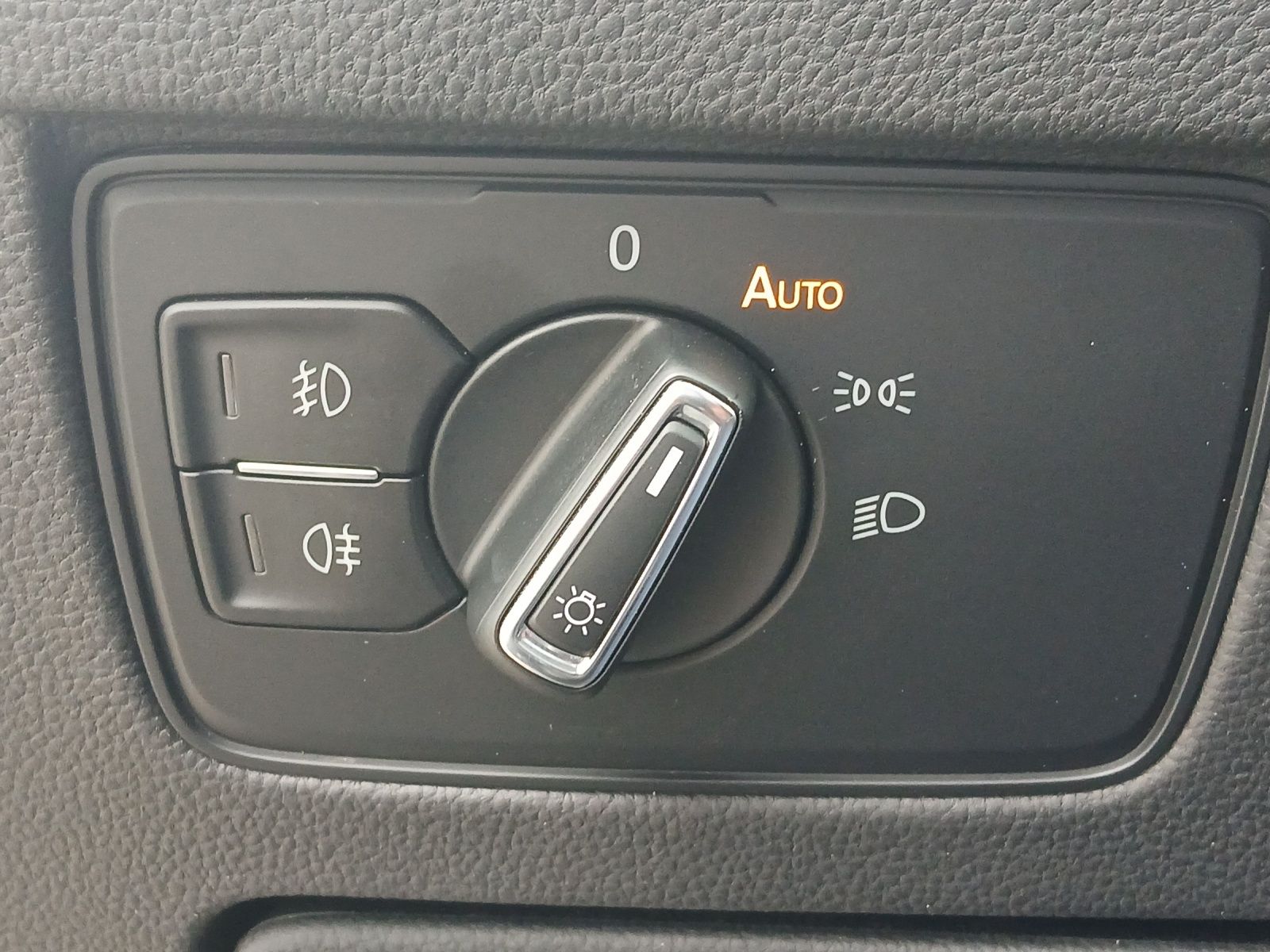 Fahrzeugabbildung Volkswagen Passat Variant TDI LED AHK Navi ACC RFK SH