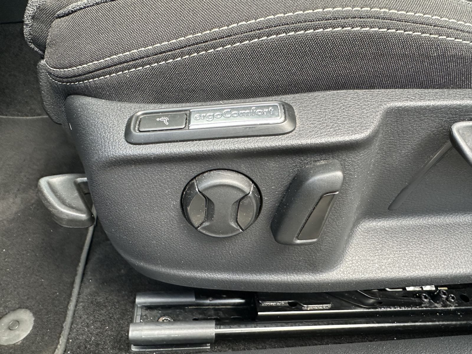 Fahrzeugabbildung Volkswagen Passat Variant Business NAV+IQ-LIGHT+AHK+KAM+VC