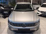 Volkswagen Tiguan Highline 4Motion AHK*Massage*LED*ACC*RFK - Volkswagen Tiguan: R