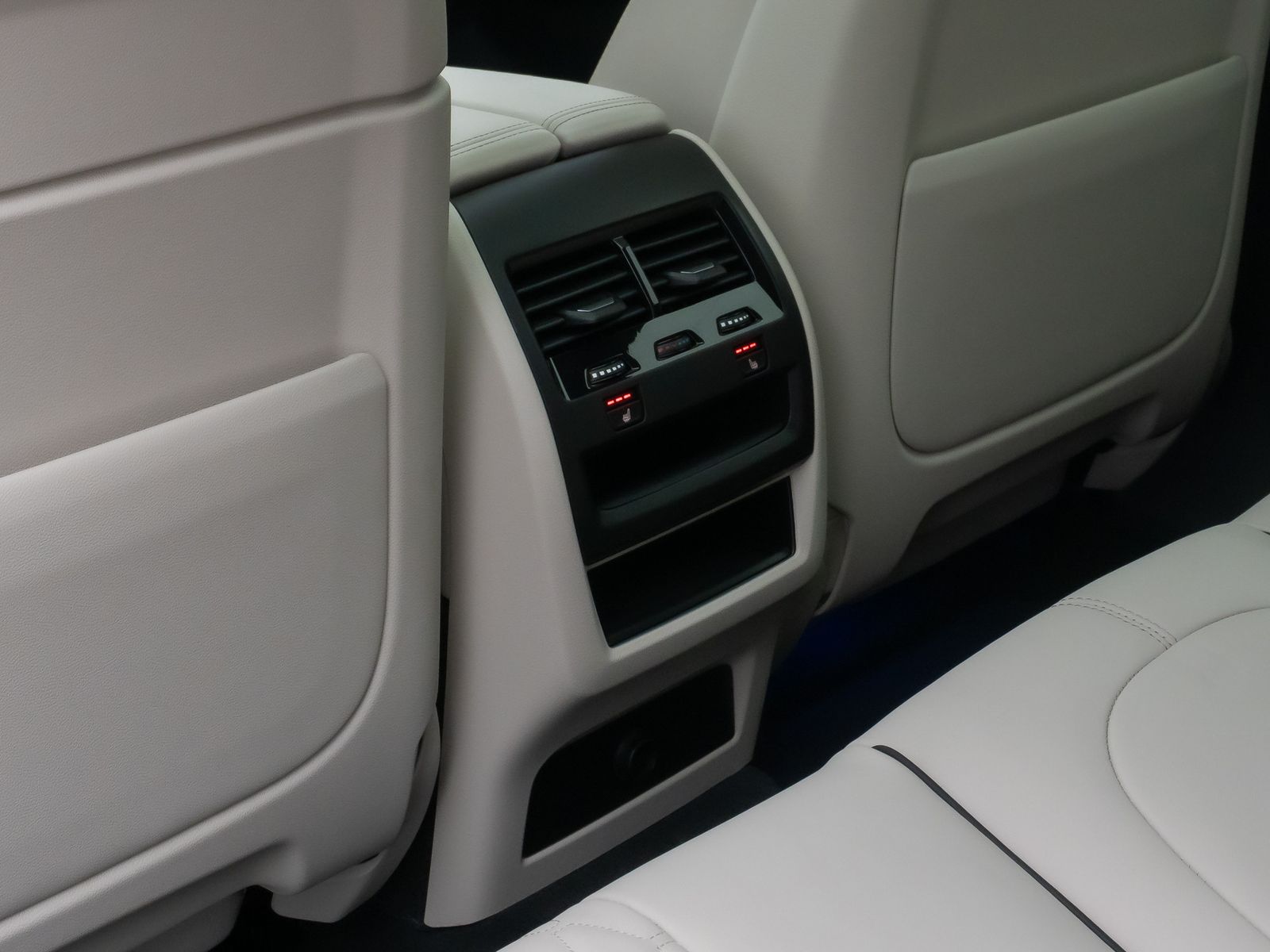 Fahrzeugabbildung BMW X6 M50i Individual Panorama HUD DAB H/K 22Zoll