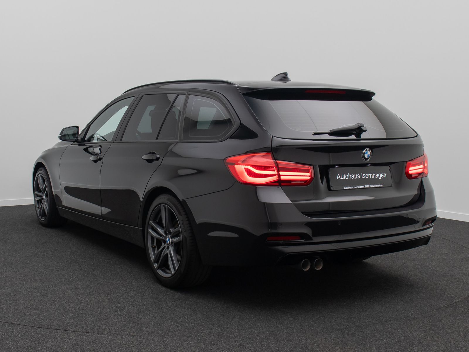 Fahrzeugabbildung BMW 320d GeschwindigReg PDC Panorama LED Sportsitz