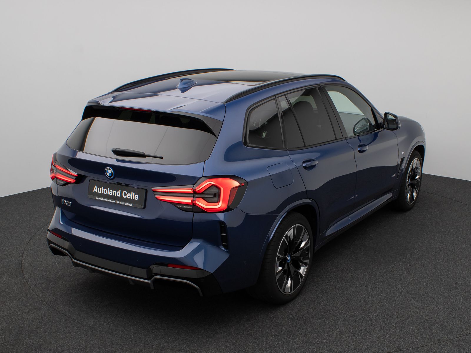 Fahrzeugabbildung BMW iX3 M Sport Impressive Panorama 360° HUD DAB H/K