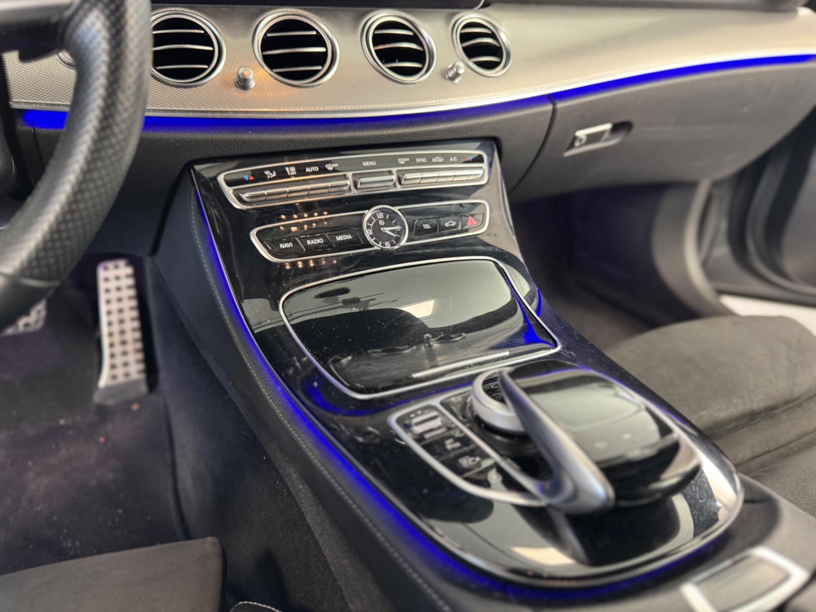 Mercedes-Benz E 220d T-Modell *AMG*Carplay*Ambiente*