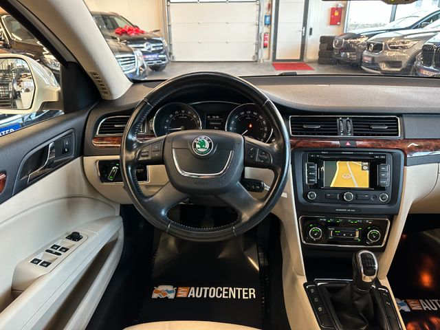 Skoda Superb Combi Elegance *1. Hand*Xenon*Klima*Navi*