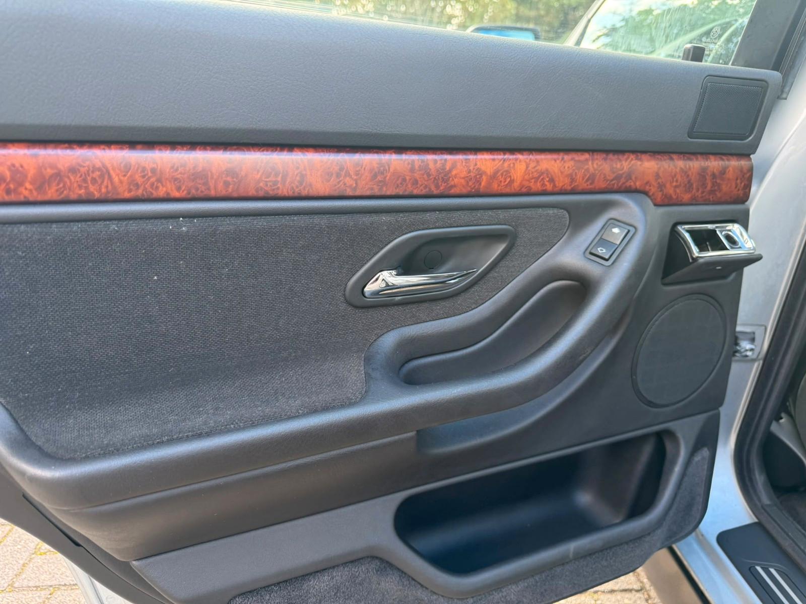 BMW 728i - 193 CV - BVA - ENTRETIEN COMPLET