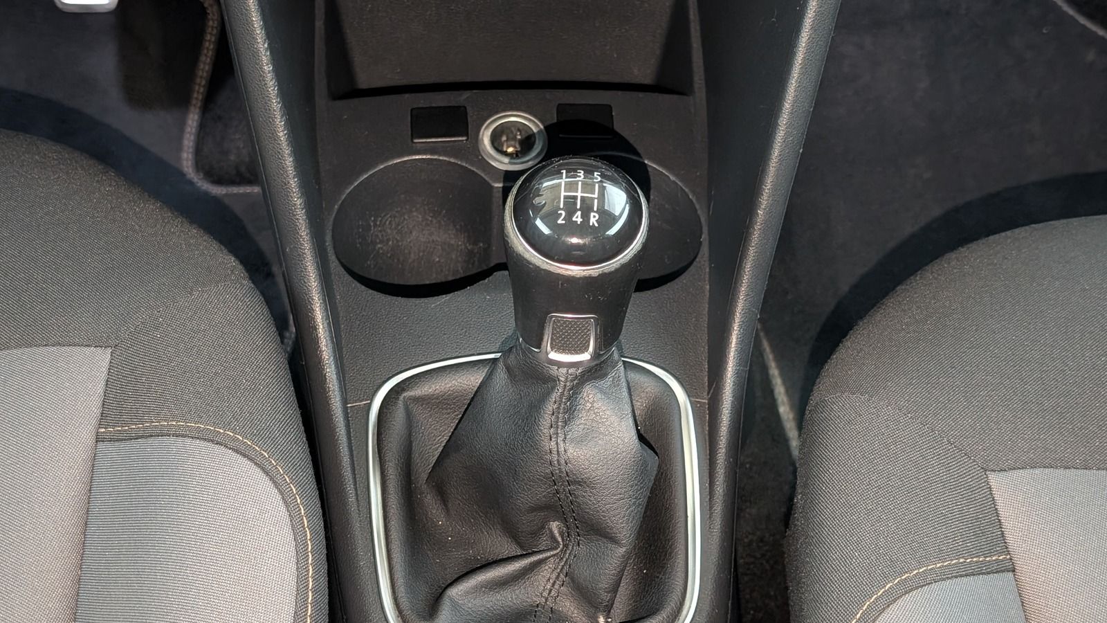 Fahrzeugabbildung Volkswagen Polo V 1.0 TSI * SHZ * LED * PDC Allstar