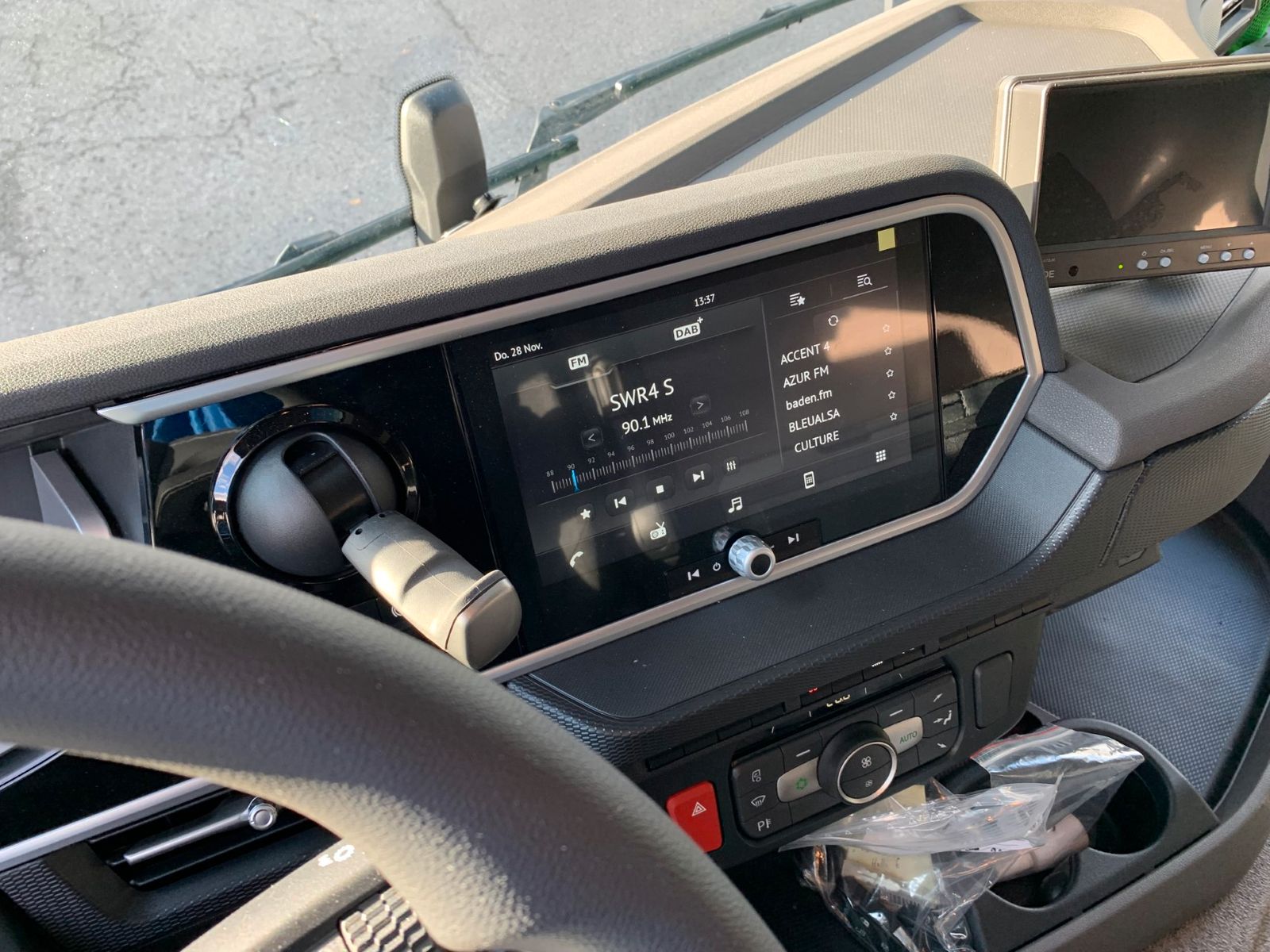 Fahrzeugabbildung DAF FA XD 370 zikun Swing-Board-Aufbau