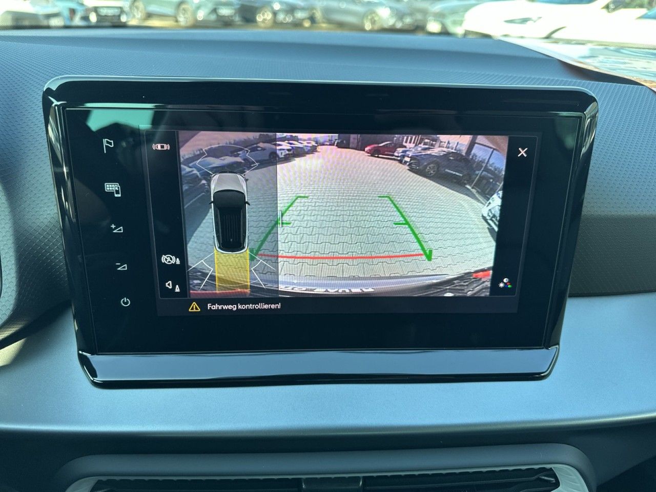 Fahrzeugabbildung SEAT Arona FR 1.0 TSI 116 PS 7-Gang-DSG - mit KI generiert/bearbeitet