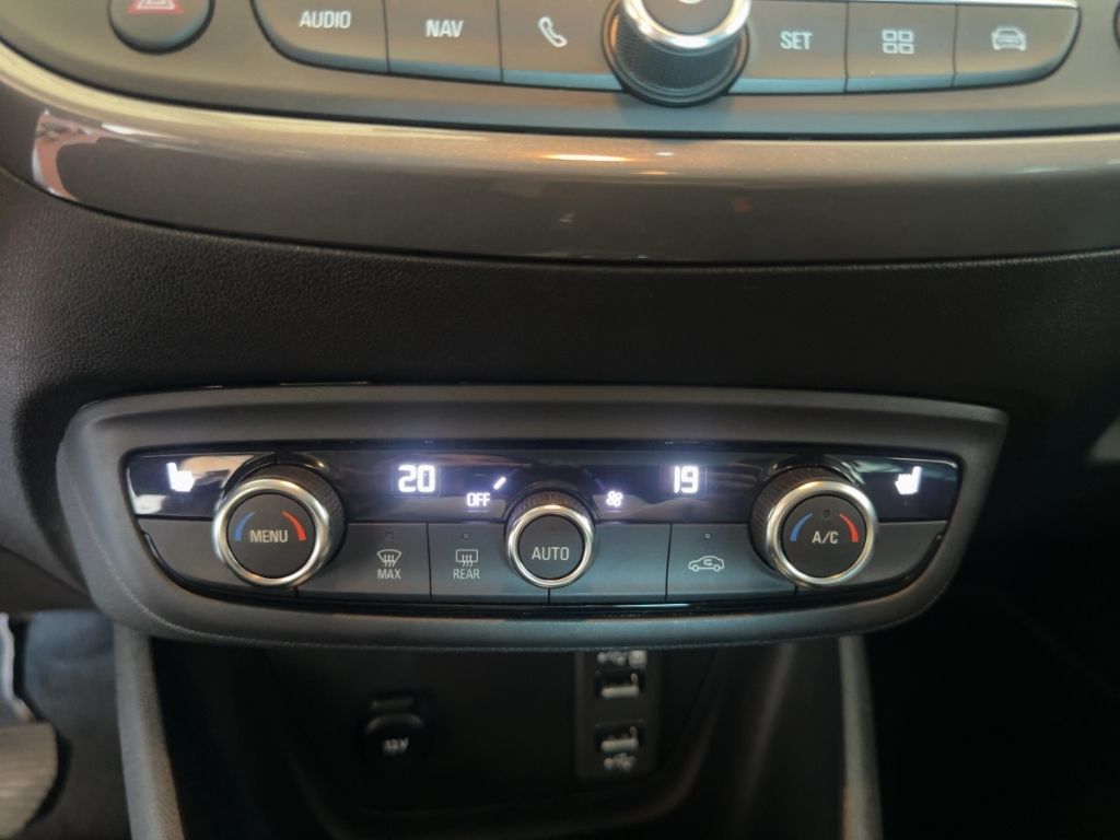 Fahrzeugabbildung Opel Crossland AUTOMATIK, NAVI, Rückfahrkamera, SHZ,