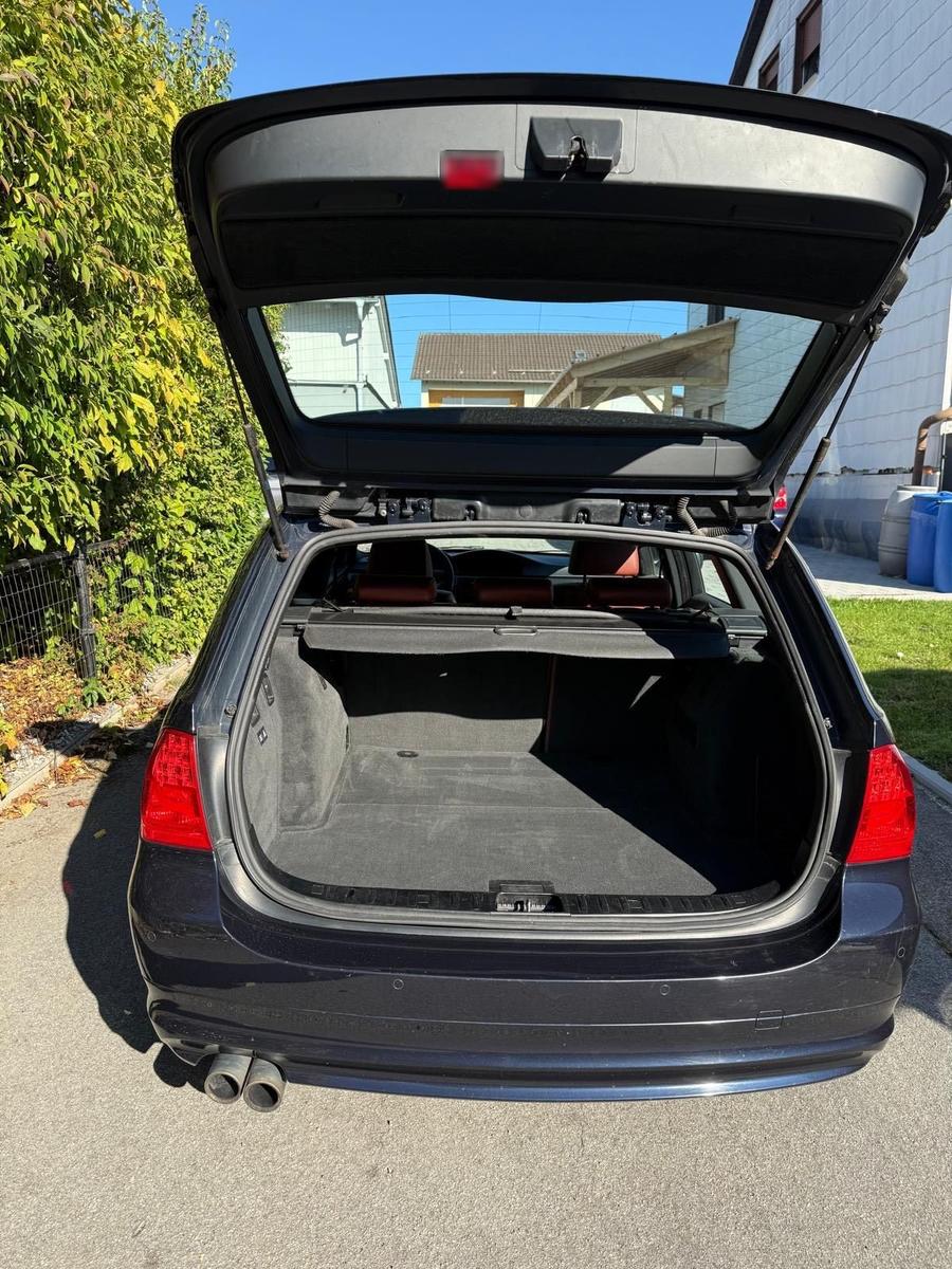 BMW 330 2010 — photo 11