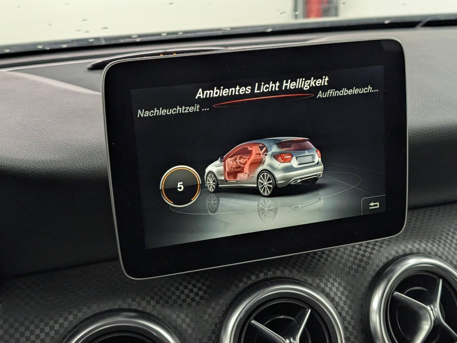 Mercedes-Benz A 180 1.6 Urban Navi LED Klima SHZ