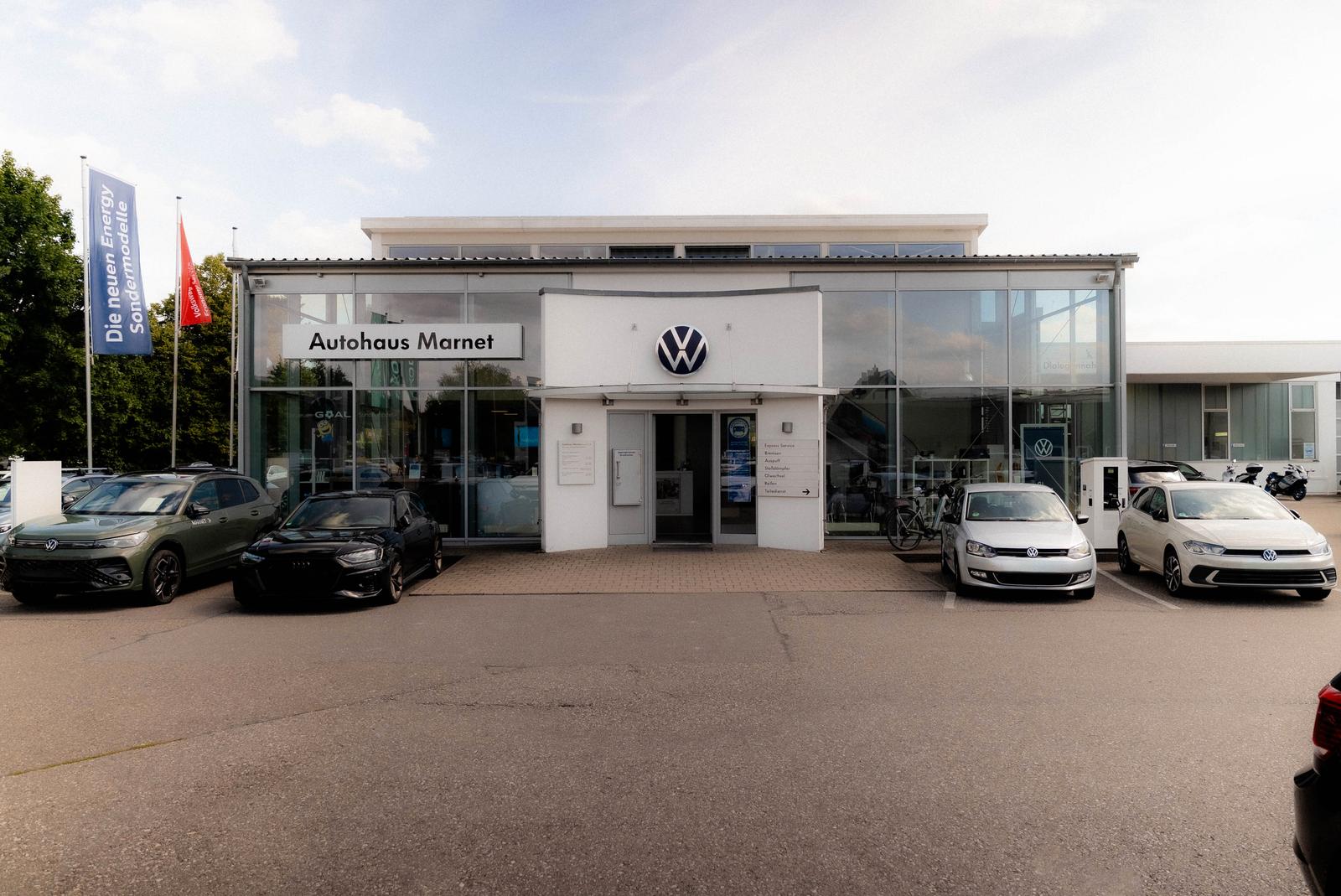 showroom-image-top