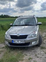 Skoda Roomster 1.6 16V Scout Plus Edition Tiptroni... - Skoda Roomster Scout mit Benzin-Antrieb
