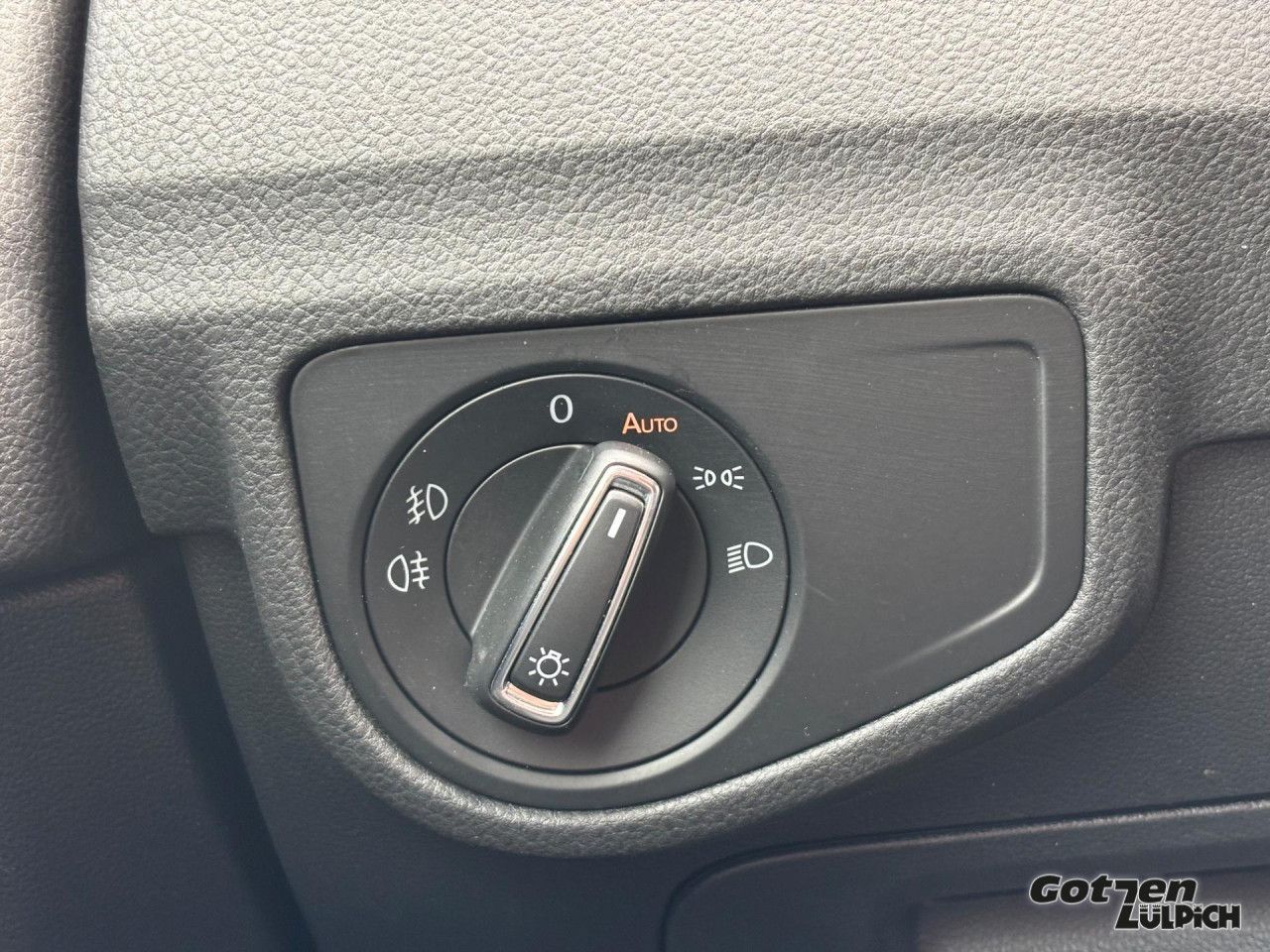 Fahrzeugabbildung Volkswagen Golf Sportsvan Join 1.0 TSI Klima PDC Bluetooth