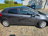 Kia Rio 1.2 Start Checkheft / 1. Hand - Kia Rio mit Benzin-Antrieb: Limousine, 1.2