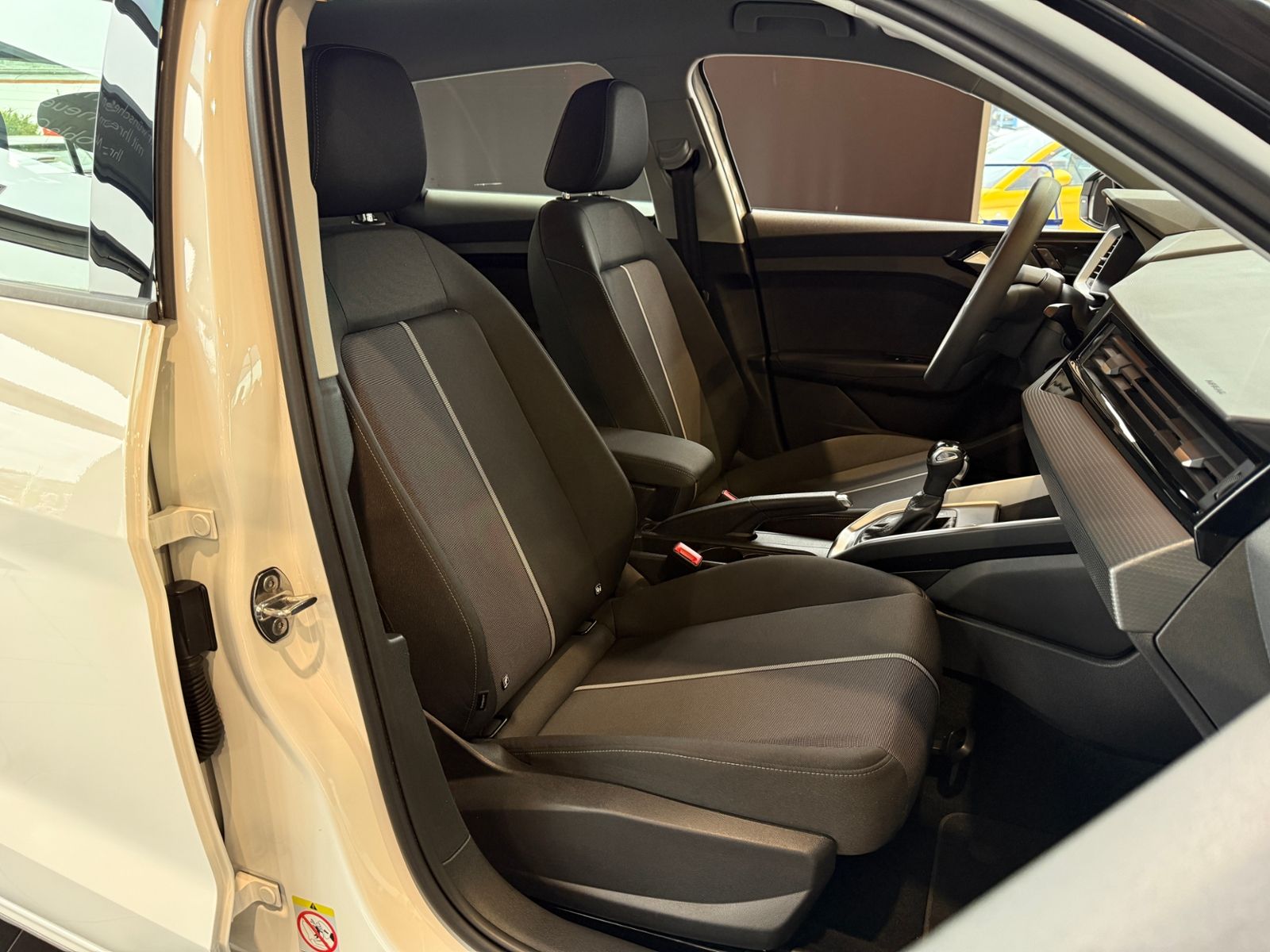 Fahrzeugabbildung Audi A1 Sportback 35 TFSI CARPLAY PDC SHZ
