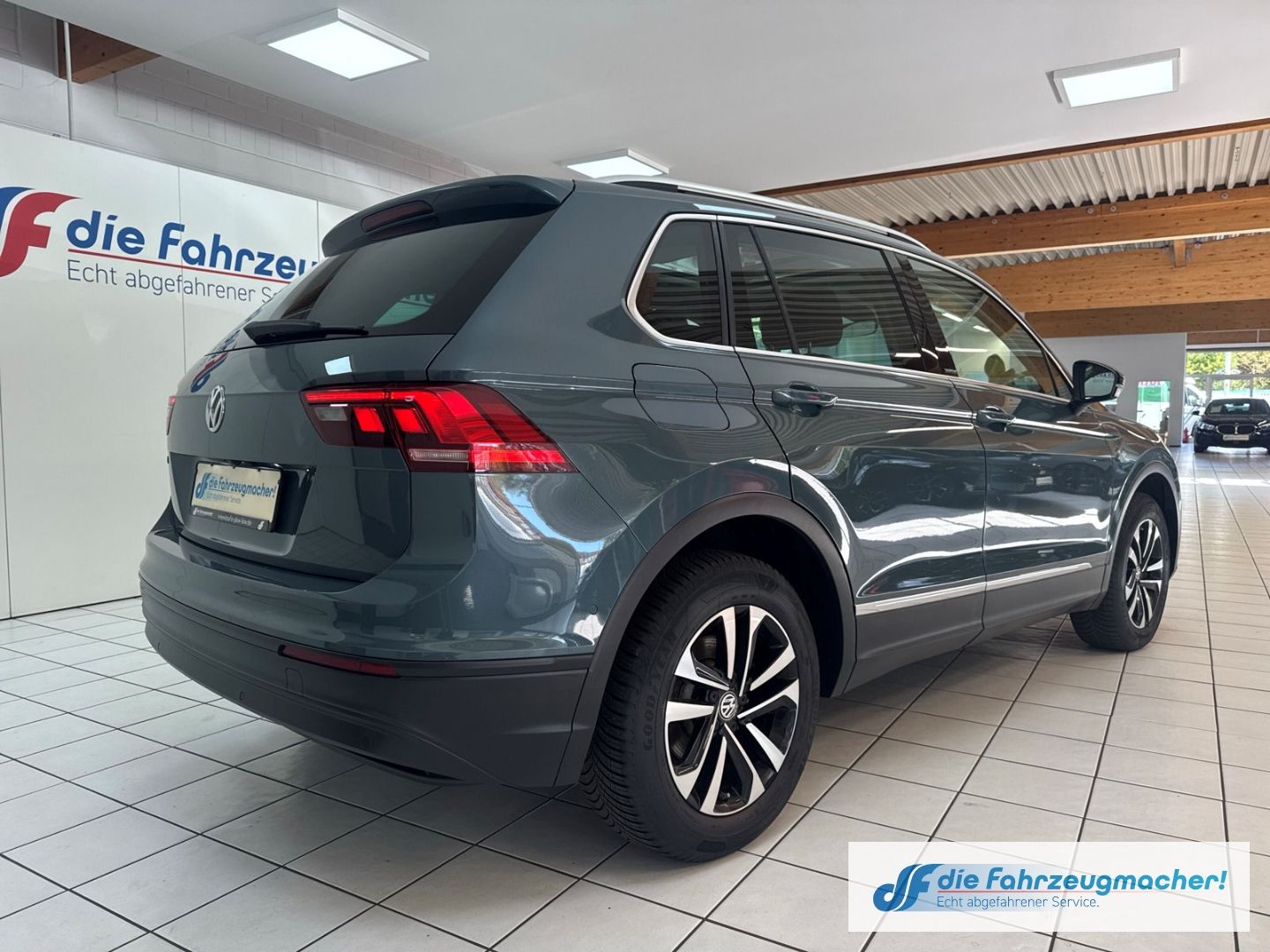 Fahrzeugabbildung Volkswagen Tiguan IQ.DRIVE Start-Stopp 4Motion StandHZG El