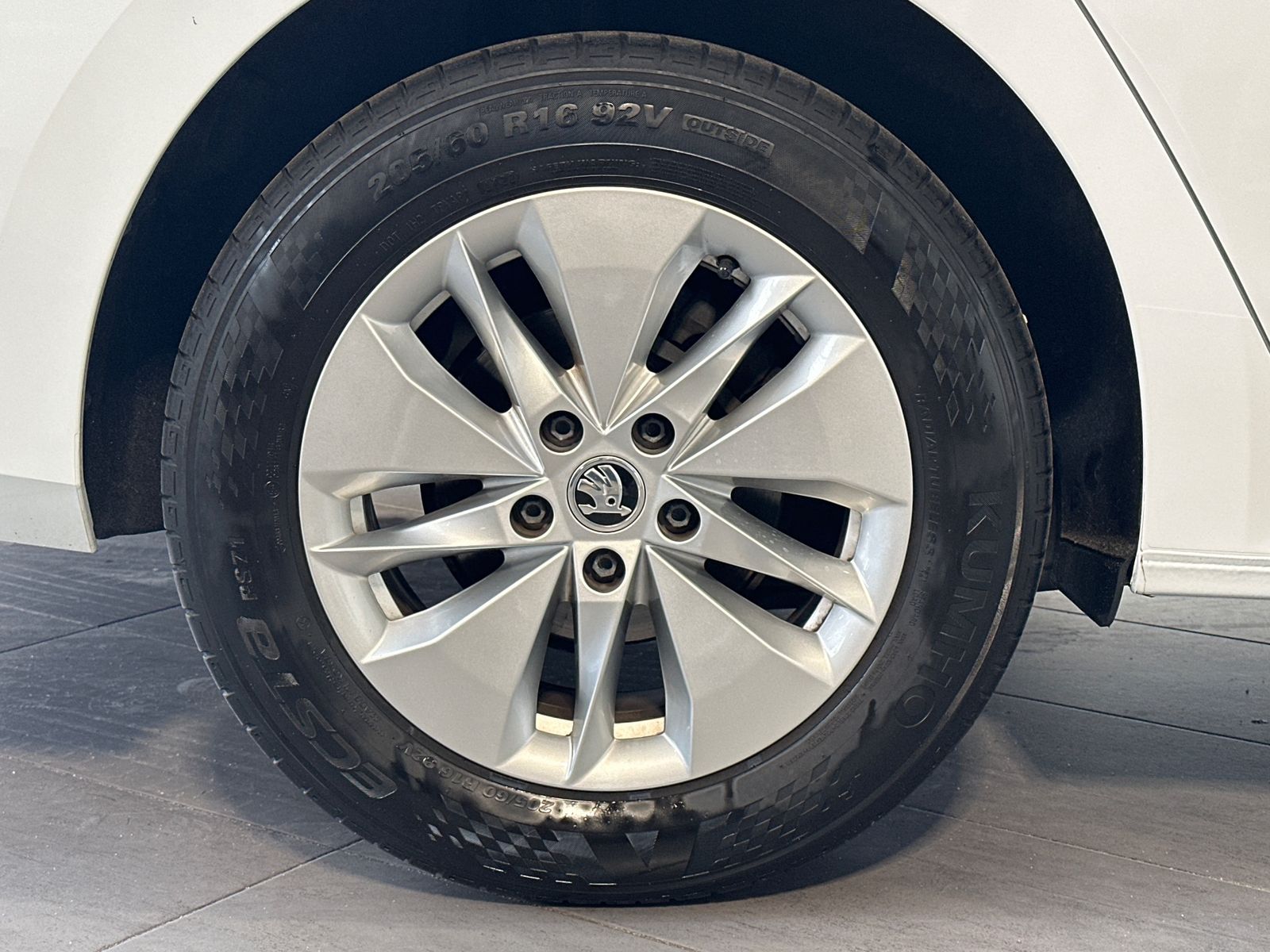 Skoda Octavia Combi 2.0 TDI DSG Ambition NAV+LED+ACC imagem 3