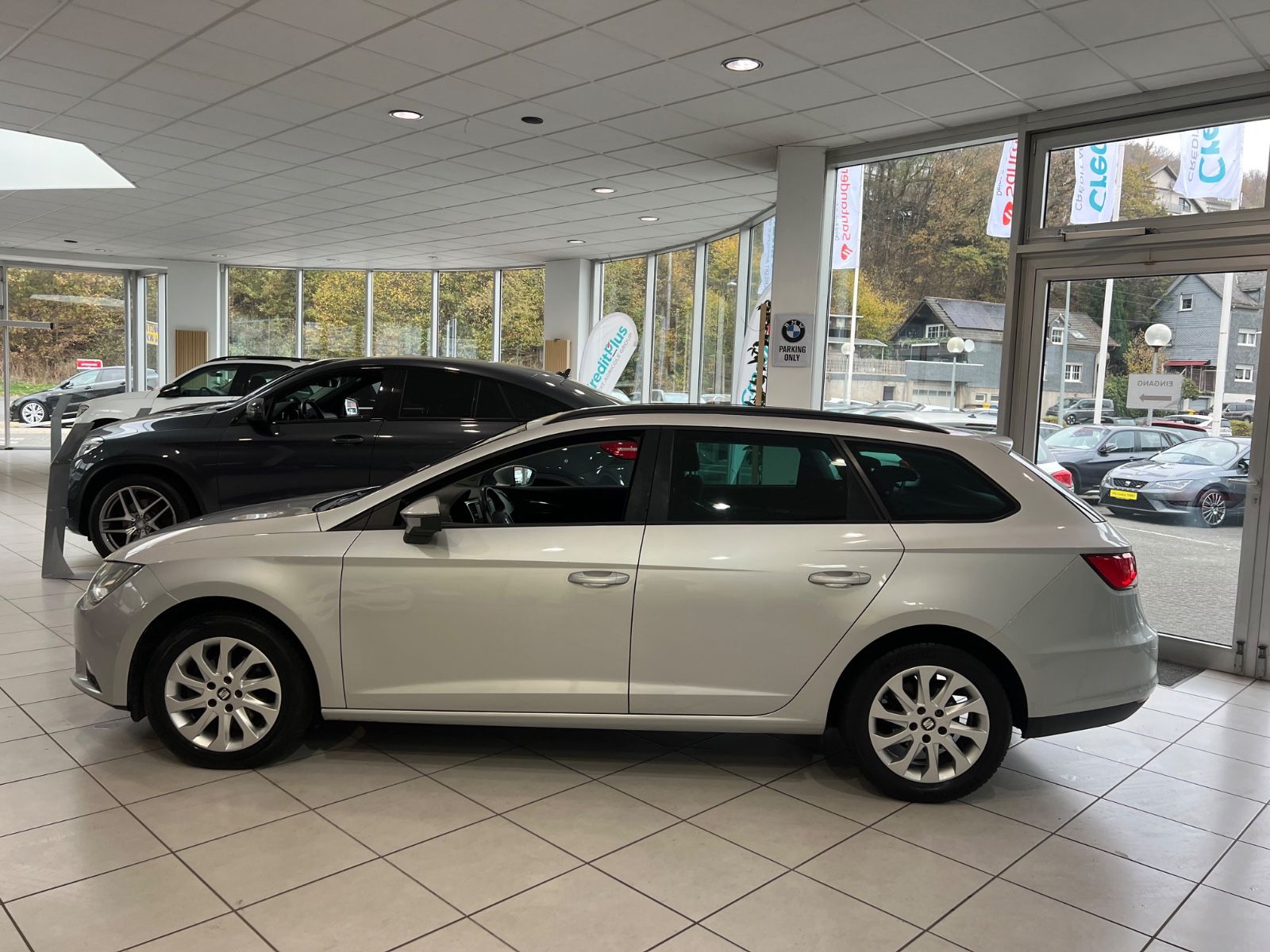Fahrzeugabbildung SEAT Leon ST 1.6 TDI Style *NAVI*SITZHEIZUNG*