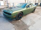 Dodge Challenger  SRT - Dodge: Grün