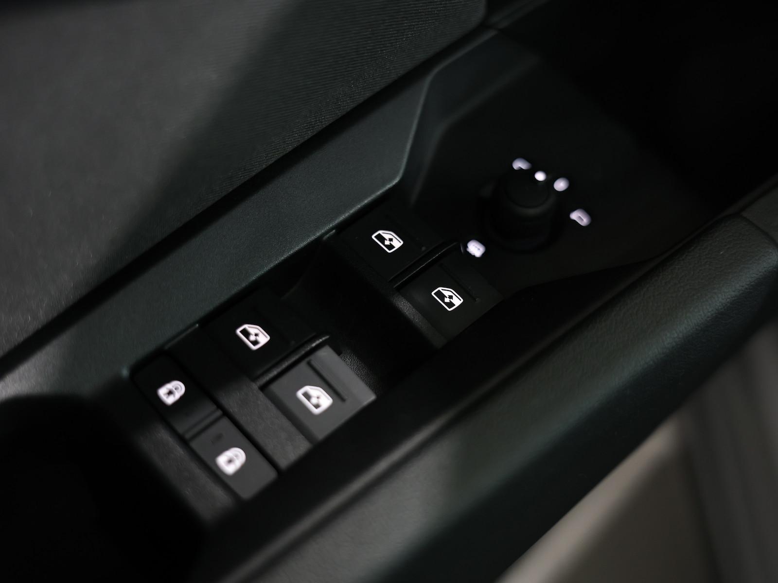 Audi Q4 40 GREY & BLACK / 95,4% / LED, KOMFORT, миниатюра 17