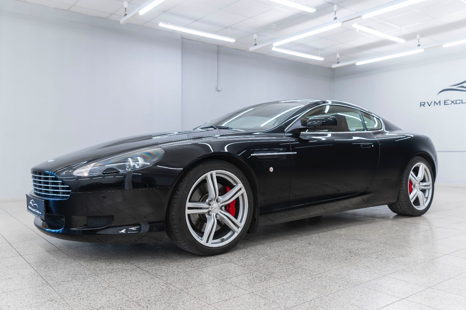 Fahrzeugabbildung Aston Martin DB9 Coupe Schalter 1/385 Sportpaket