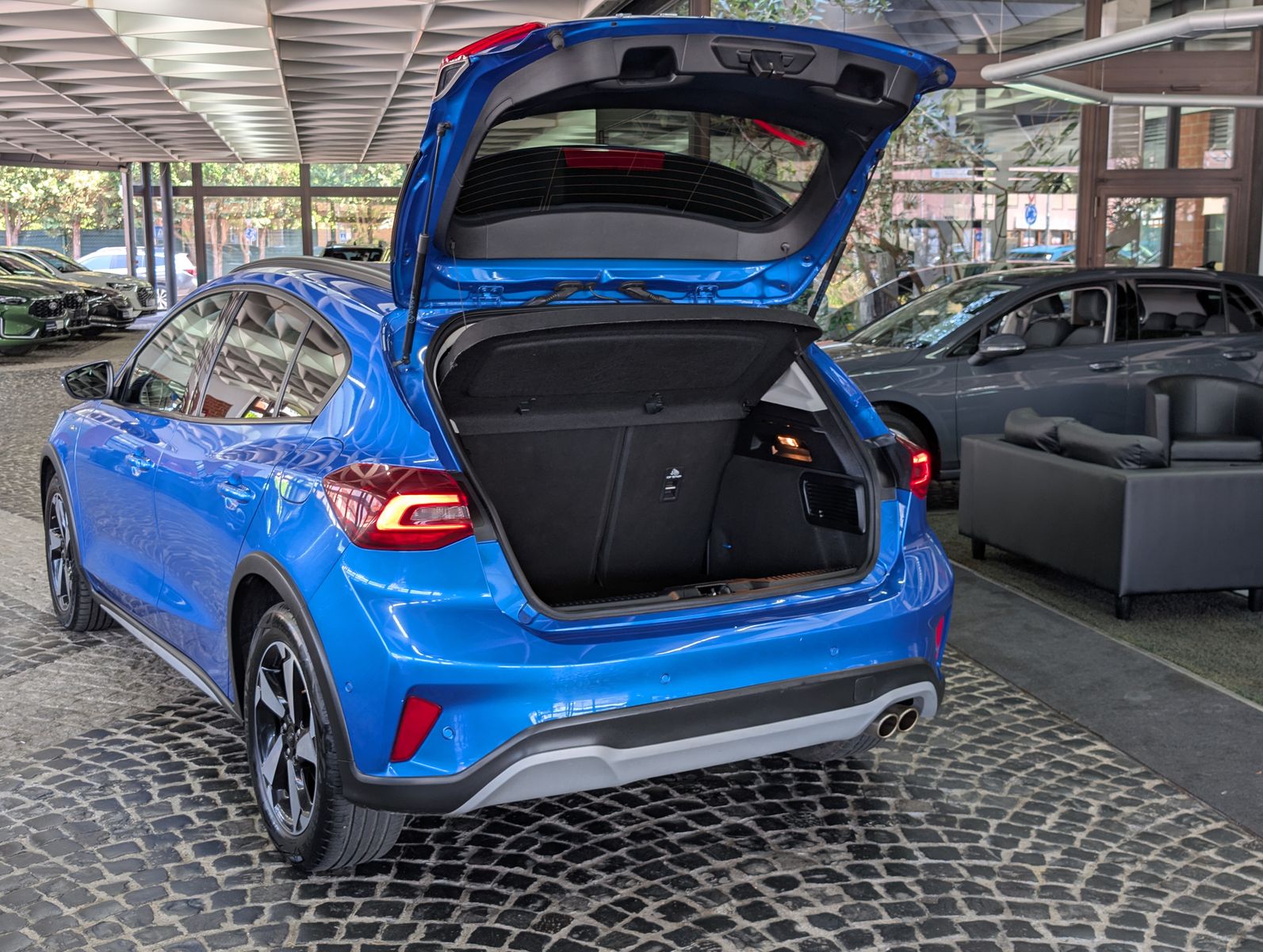 Fahrzeugabbildung Ford Focus 1.0 EB MHEV Active LED ACC KAM 17" WINTER