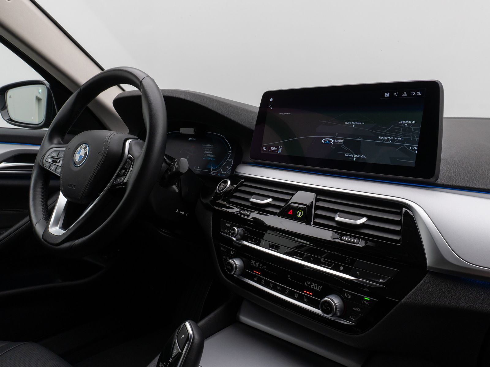 Fahrzeugabbildung BMW 530e Kamera DAB WLAN CockPitPro ACC Alarm LED