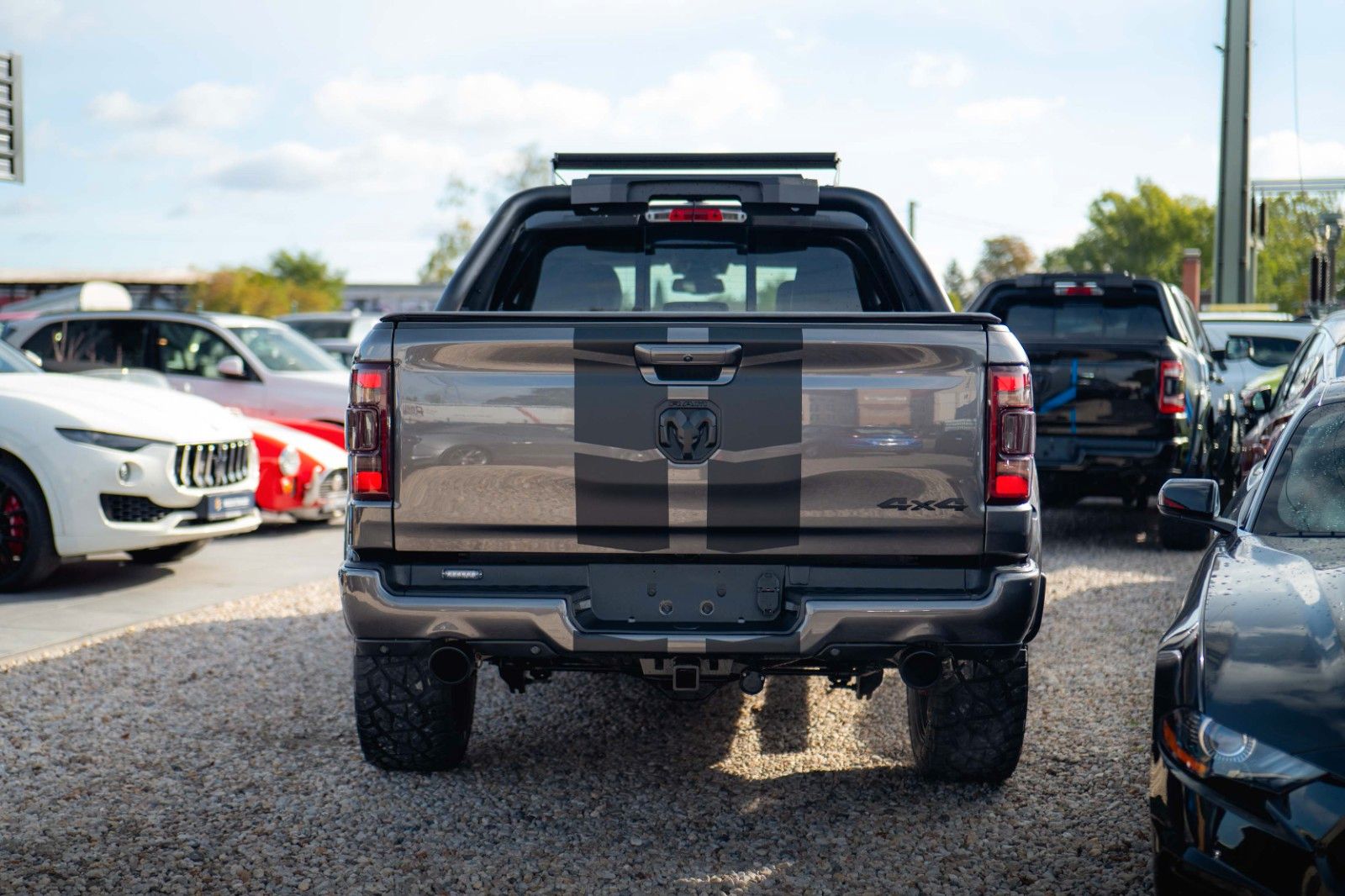 Fahrzeugabbildung Dodge RAM 5.7 V8 HEMI 4x4 OFFROAD NIGHT-Paket LARAMIE