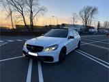 Mercedes-Benz E63 AMG 4 Matic  *PANO* *Dis... - gebrauchte Mercedes-Benz E 63 AMG aus dem Jahr 2014