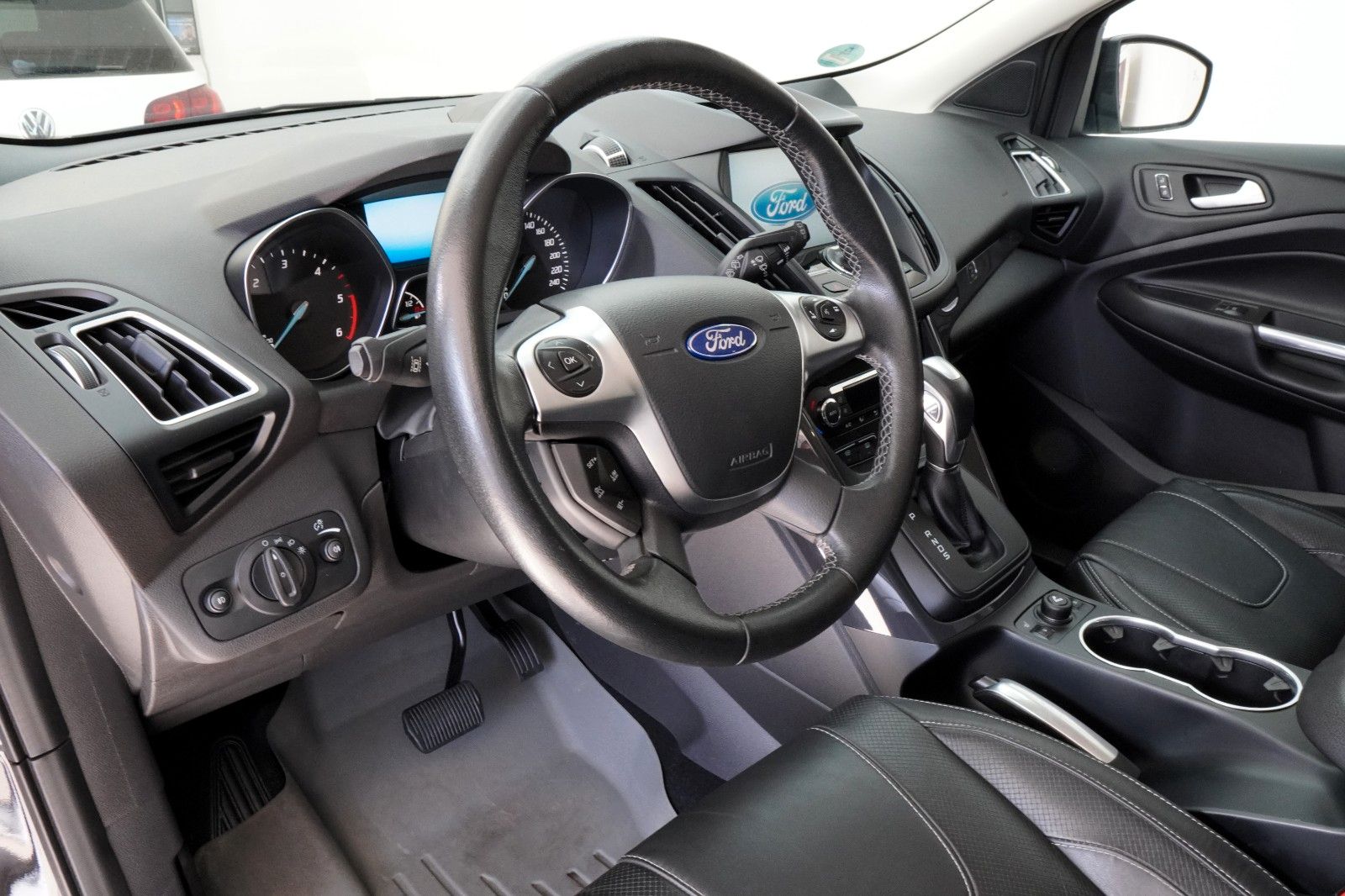 Fahrzeugabbildung Ford Kuga Individual *1.Hand*Autom.*Navi*Leder*Kamera