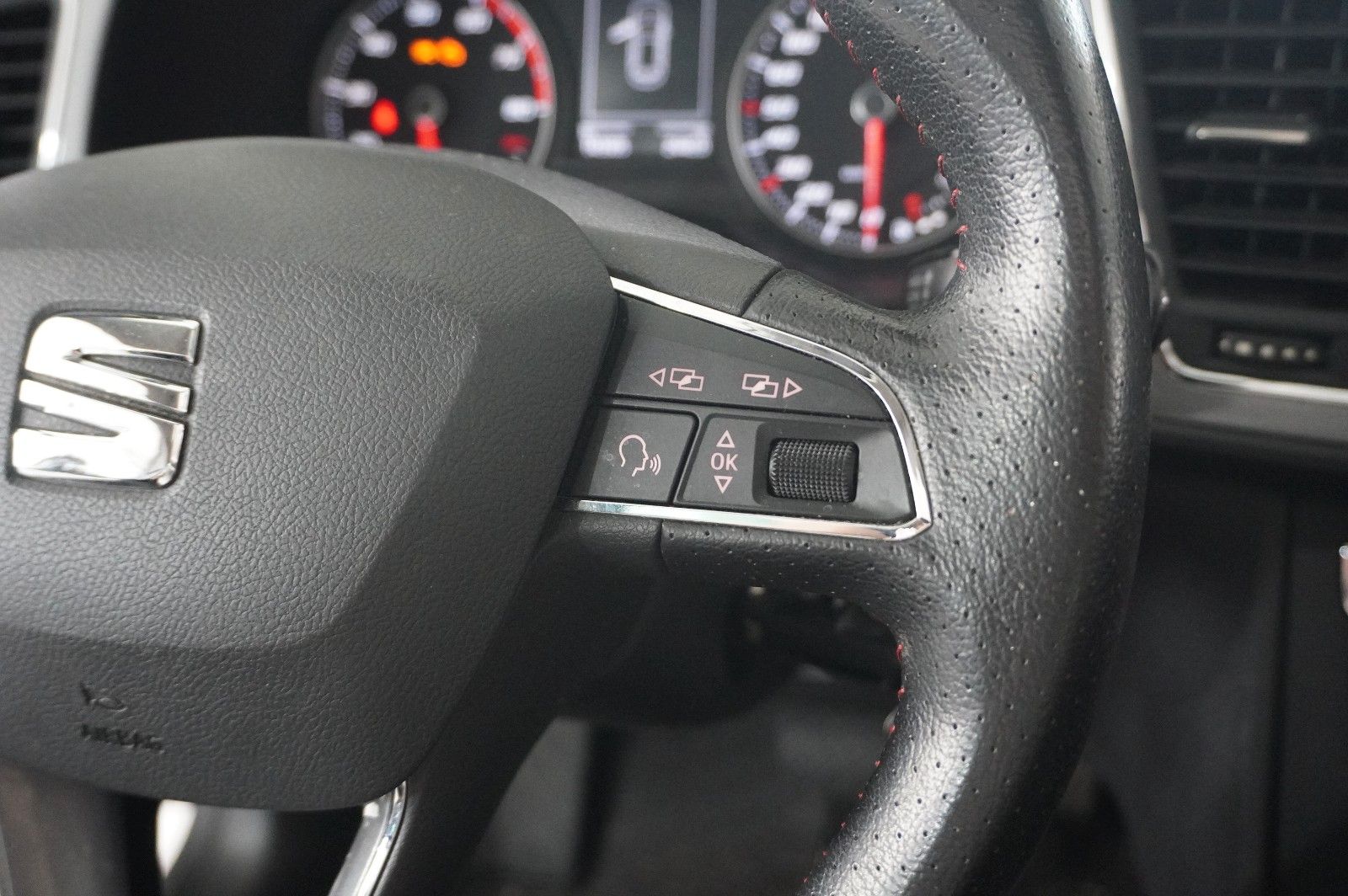 Fahrzeugabbildung SEAT Leon ST 1.4 TSI FR SPORT DSG KLIMA/PDC/TEMP/PANO