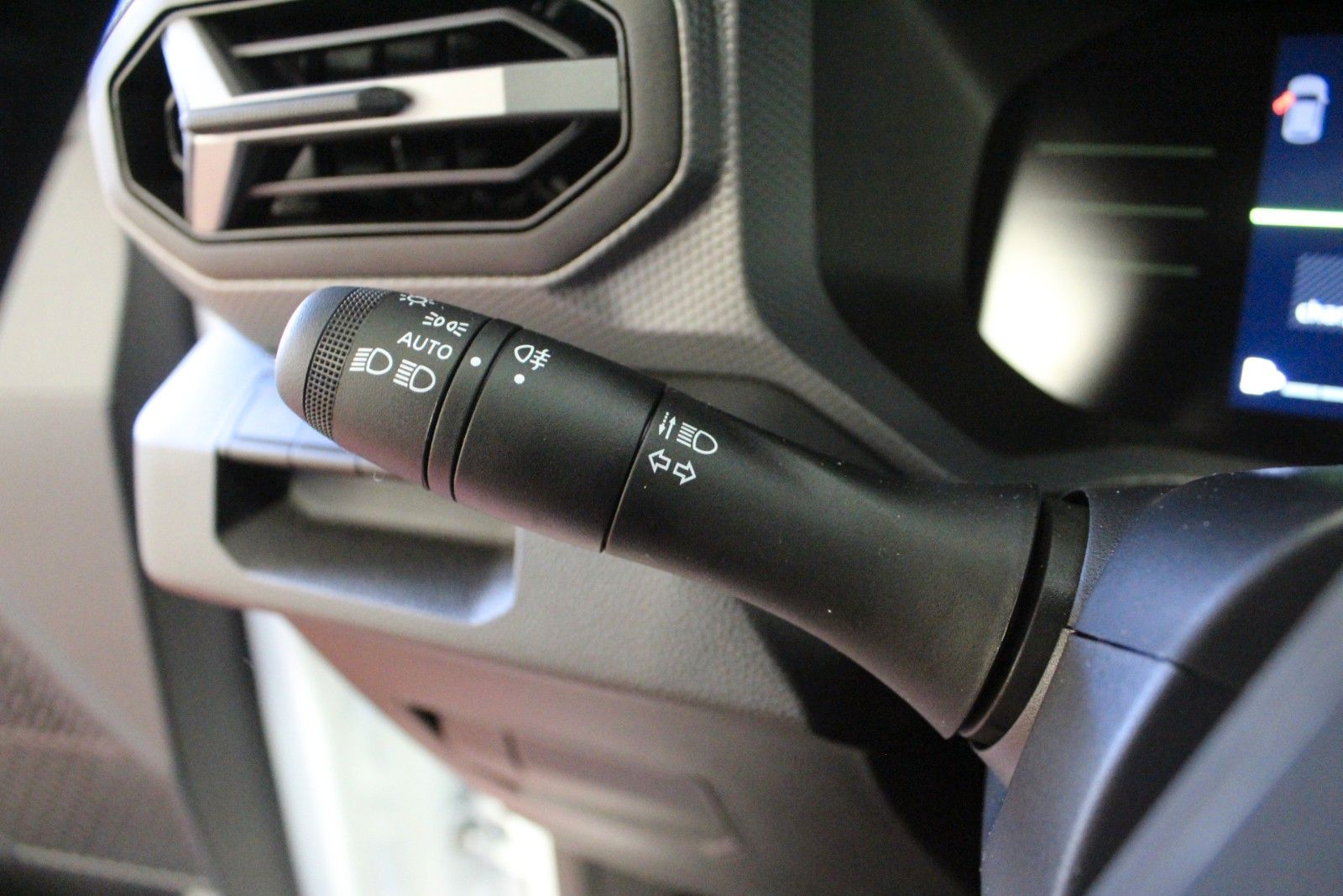 Fahrzeugabbildung Dacia Duster Hybrid 155 Expression *Winterpaket* MY26