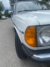 Mercedes-Benz E 230 Oldtimer w123