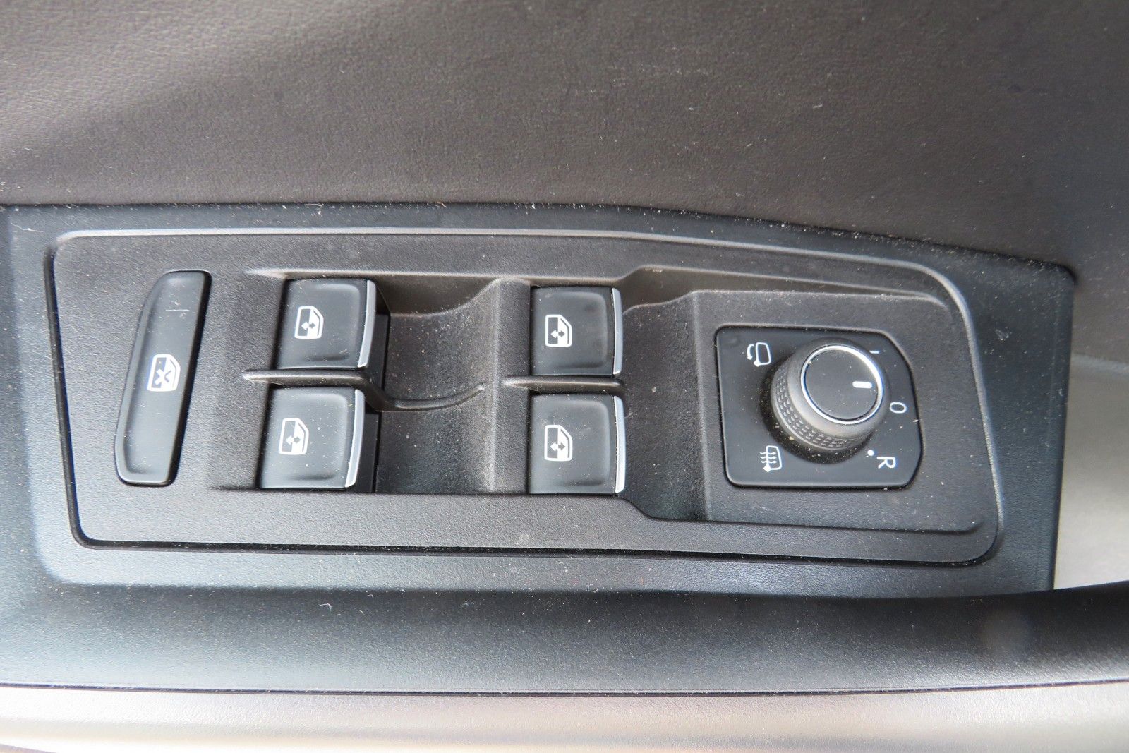 Fahrzeugabbildung Volkswagen T-Roc Style KAMERA ACC NAVI APP SITZH DIGI-COPI