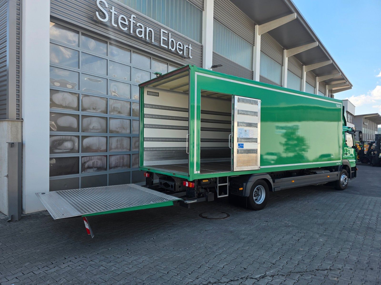Fahrzeugabbildung Mercedes-Benz Atego 1524 L 4x2 LBW Palfinger 2.000kg Tür Klima