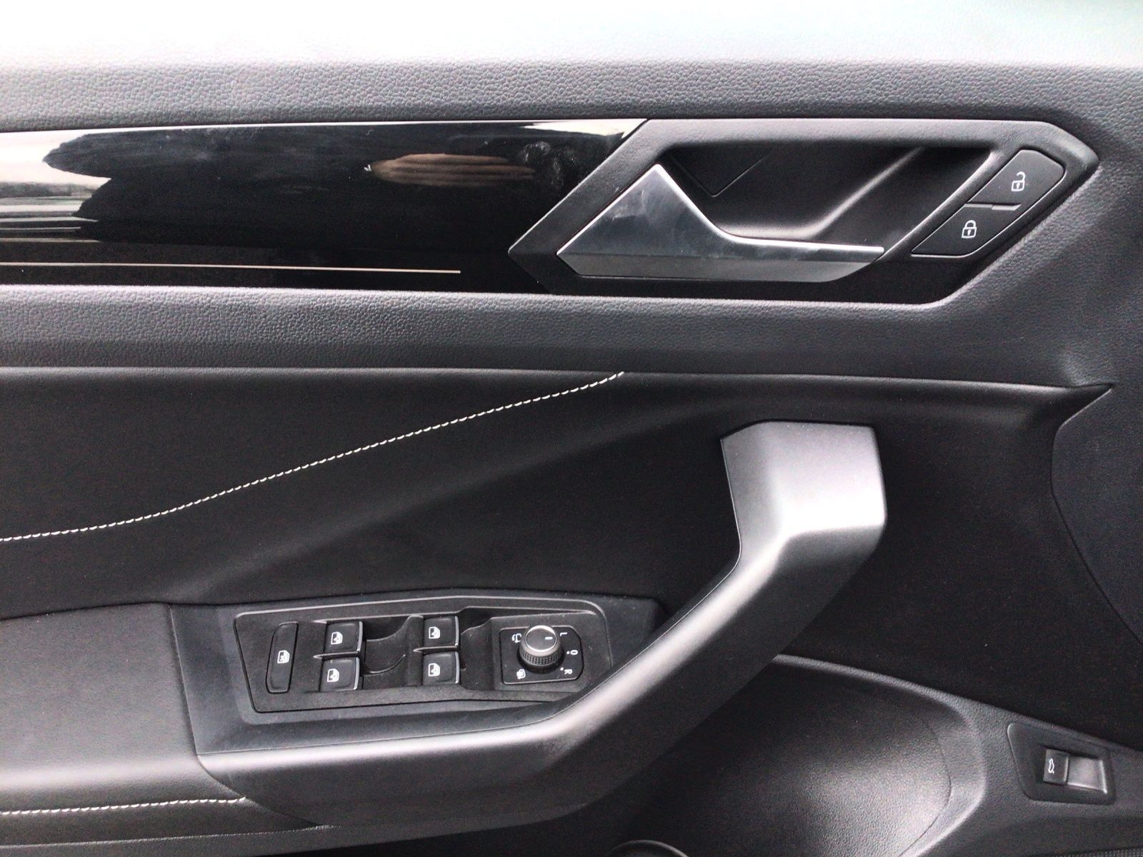 Volkswagen T-Roc - Bild 8