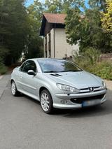 Peugeot 206cc 1.6 110ps TÜV 07/27 - Peugeot 206 mit Benzin-Antrieb: Cabrio, Ps